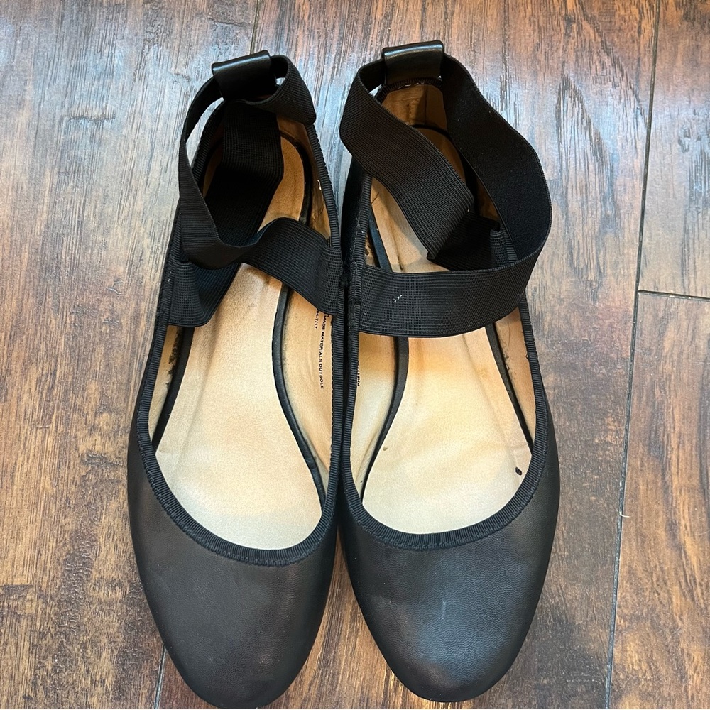 Women's Cross-Strap Flats - Picture 5 of 6